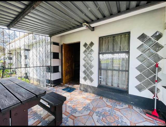 4 BEDROOM HOUSE FOR SALE IN MACKENZIE PARK